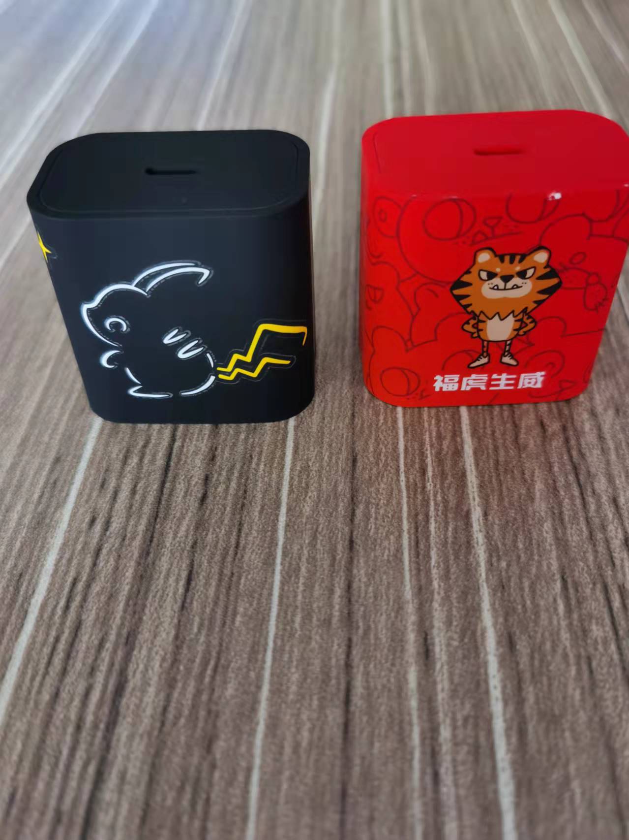 充電頭外觀精美加工 水轉(zhuǎn)印水貼噴涂定制加工13636122301